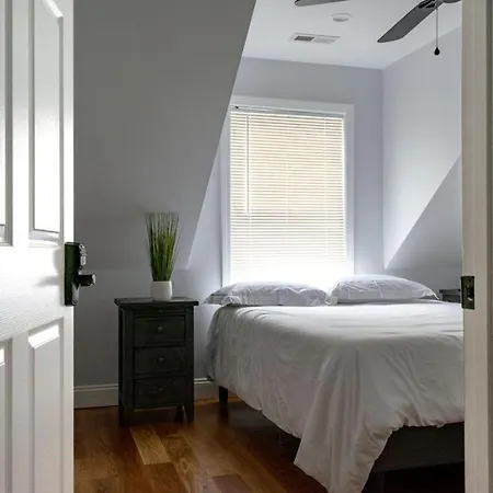 Queen Bed - Boston - Rm 2 Stoneham Exterior photo