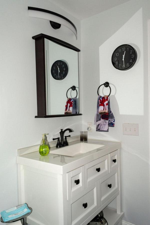 Queen Bed - Boston - Rm 2